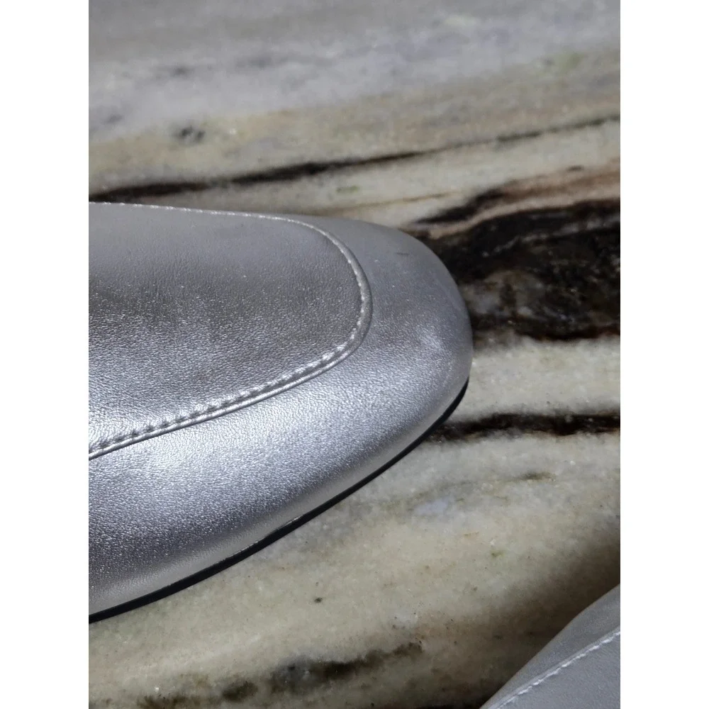 Tahari Chambord Silver Metallic Vegan‎ Leather Chain Link Loafers Size 8